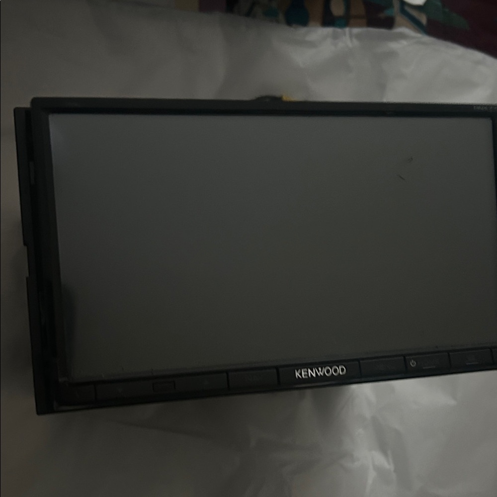 Kenwood GPS Navigation System - Silver - Picture 4 of 12